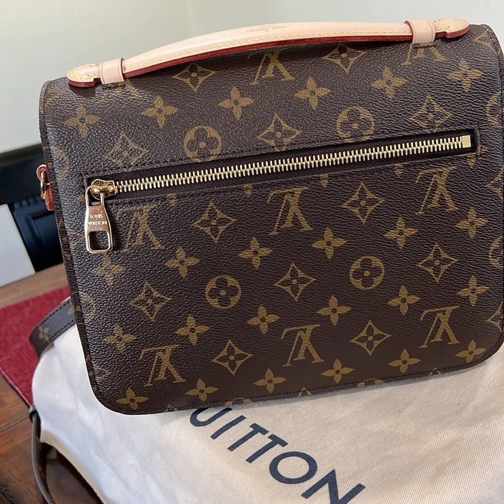 SOLD! Authentic Louis Vuitton Pochette Metis! - Picture 13 of 16